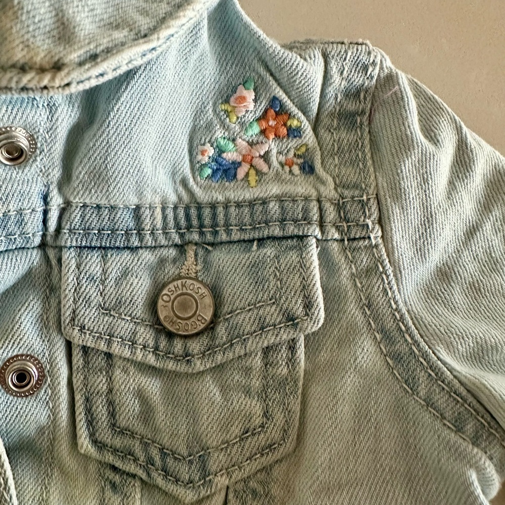 🌸 OshKosh B’gosh Denim Jean Jacket Embroidered Flowers Size 12M - Picture 6 of 13